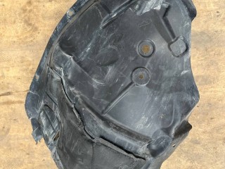 защита арок передняя левая (подкрылок) Maserati Levante 1 поколение 2017, 3.0 л., бензин, АКПП, белый, внедорожник 5 дв., полный привод, 670032465