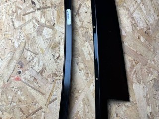 направляющая стекла Mercedes-Benz GLE W166 2018, 2.2 л., дизель, АКПП, черный, внедорожник 5 дв., правый руль, A1667300019