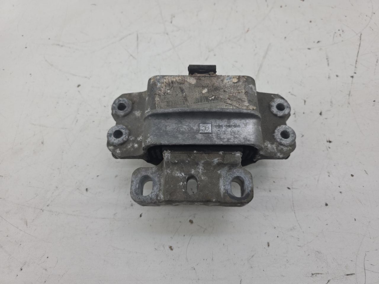 подушка крепления двигателя Volkswagen Passat B7 2013, 1.8 л., TFSI, CDAA, бензин, серебро, передний привод, правый руль, 1K0199555AC - фото №1