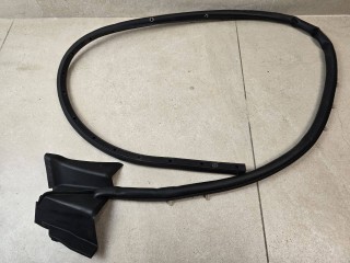 уплотнитель двери Maserati Levante 1 поколение 2017, 3.0 л., бензин, АКПП, белый, внедорожник 5 дв., полный привод, 670032869