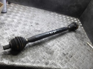 полуось передняя правая (приводной вал, ШРУС) Volkswagen Golf 4 поколение 2005, 1.4 л., бензин
