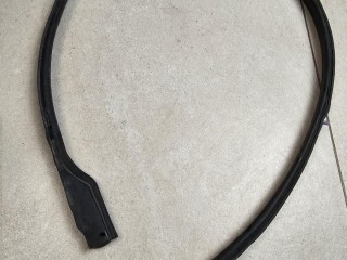 уплотнитель жабо Fiat 124 Spider 1 поколение 2020, 1.4 л., АКПП, красный, кабриолет, задний привод, A2AC-Q03