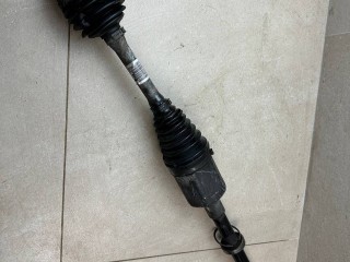 полуось передняя левая (приводной вал, ШРУС) Mercedes-Benz GLK-Класс X204 [рестайлинг] 2014, 2.2 л., дизель, АКПП, белый, внедорожник 5 дв., полный привод, A2043301500