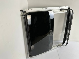 люк Mercedes-Benz CLS-Класс C218 [рестайлинг] 2016, 3.0 л., OM 642.852, дизель, АКПП, белый 799, седан, задний привод, правый руль, A2187800121, A2187801000