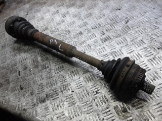 полуось передняя левая (приводной вал, ШРУС) Volkswagen Passat B5 [рестайлинг] 2004, 1.6 л., бензин, МКПП, седан