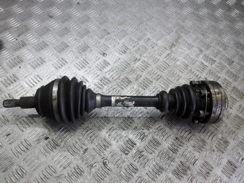 полуось передняя левая (приводной вал, ШРУС) Volkswagen Golf 4 поколение 2001, 1.9 л., дизель - фото №1