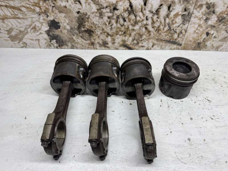 поршень Hyundai Santa Fe 3 поколение (DM) 2012, 2.0 л., CRDi, дизель, 234102F902, 234102F903, 234102F904, 235102F000, 234122F000, 230402F901, 230402F902 - фото №1