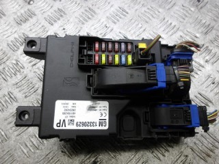 блок предохранителей Opel Corsa D 2009, 1.2 л., бензин, МКПП, хетчбэк 5 дв., 13320629