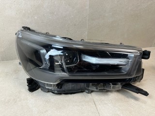 фара правая Toyota 2022, 2.8 л., 1GD-FTV, дизель, АКПП, красный, пикап, полный привод, правый руль, 81110YP080