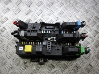 блок предохранителей Opel Astra H 2005, 1.9 л., дизель, МКПП, универсал, 13206759