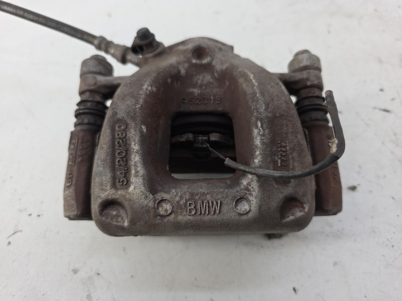 суппорт передний правый BMW i3 L01 2015, электро, 34116860270, 6860270 - фото №1
