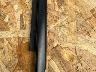 молдинг стекла Maserati Levante 1 поколение 2017, 3.0 л., бензин, АКПП, белый, внедорожник 5 дв., полный привод, 670034371