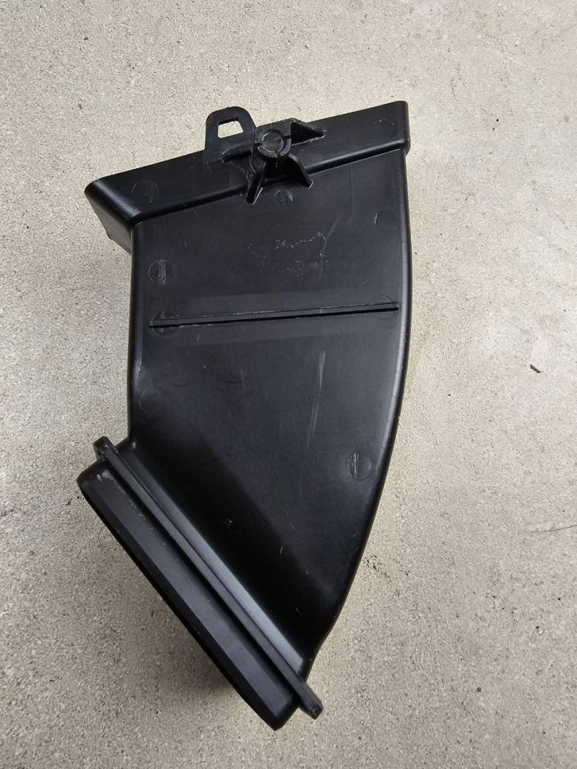 дождевик BMW 6 GT G32 2020, 2.0 л., бензин, АКПП, белый, задний привод, 61667357247 - фото №1