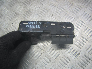 замок капота Volkswagen Golf 4 поколение 2004, 1.6 л., бензин, МКПП, хетчбэк 5 дв., 1K0823480