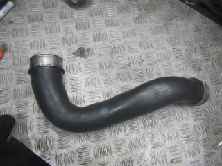 патрубок интеркулера Volkswagen Touareg 1 поколение 2005, 2.5 л., дизель, АКПП, внедорожник 5 дв.