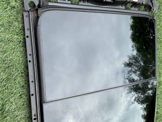 Стекло панорамной крыши Maserati Levante 1 поколение 2017, 3.0 л., бензин, АКПП, белый, внедорожник 5 дв., полный привод, 670171954