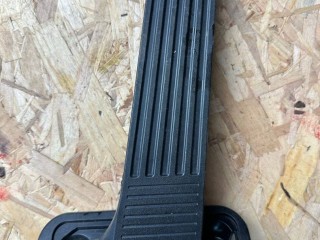 педаль Lexus RX 4 поколение [рестайлинг] 2020, 3.5 л., гибрид, вариатор, красный, полный привод, правый руль, 78110-48111