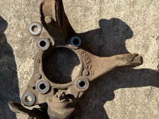 кулак поворотный правый Lexus RX 4 поколение [рестайлинг] 2020, 3.5 л., гибрид, вариатор, красный, полный привод, правый руль, 43211-48020