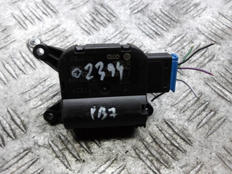 моторчик заслонки печки Volkswagen Passat B7 2014, 2.0 л., дизель, АКПП, универсал, 0132801370 - фото №1