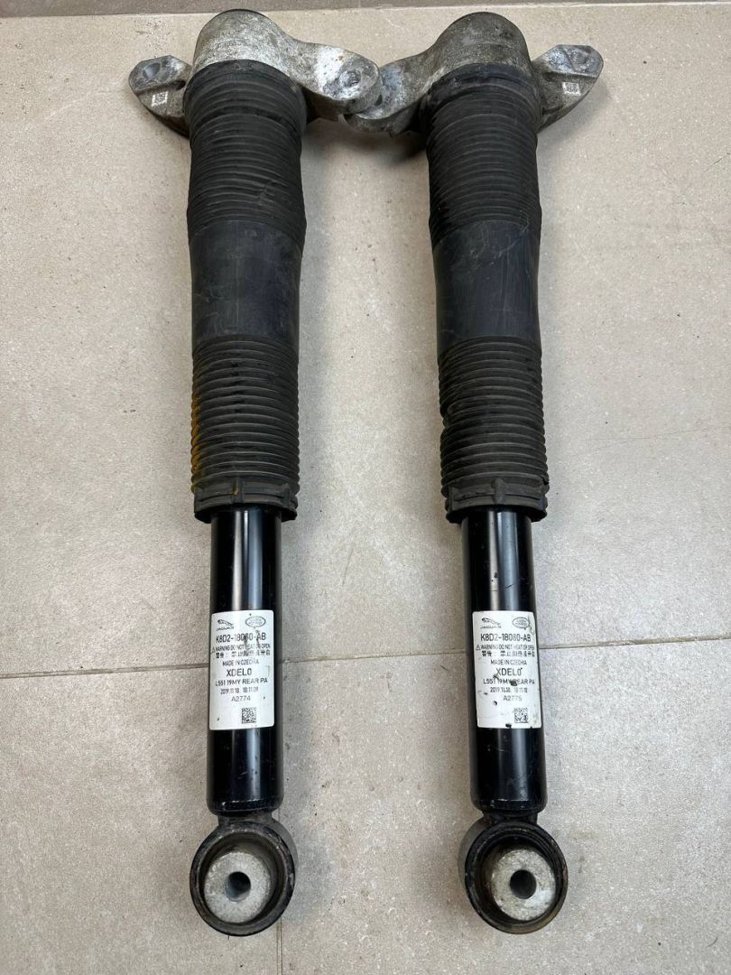 амортизатор задний Land Rover Range Rover Evoque L551 2020, 2.0 л., бензин, АКПП, белый, внедорожник 5 дв., полный привод, правый руль, K8D218080AB - фото №1