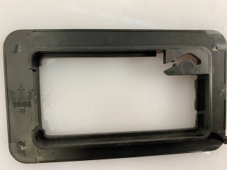 заглушка заднего бампера под крюк Maserati Levante 1 поколение 2017, 3.0 л., A630HP, дизель, АКПП, blue, внедорожник 5 дв., полный привод, правый руль, 670019516