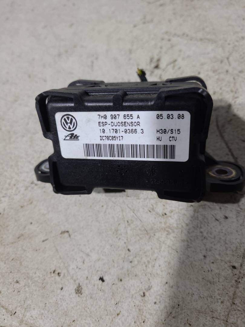 датчик ускорения Volkswagen Golf 5 поколение 2008, 1.9 л., TDi PD, BXE, дизель, АКПП, серебристый, хетчбэк 5 дв., передний привод, 1K0937125A - фото №1