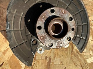 кулак задний левый Maserati Levante 1 поколение 2017, 3.0 л., бензин, АКПП, белый, внедорожник 5 дв., полный привод, 670108077