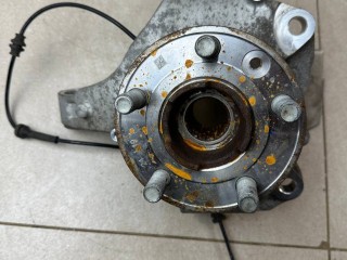 кулак поворотный правый Land Rover Range Rover Evoque L551 2020, 2.0 л., бензин, АКПП, белый, внедорожник 5 дв., полный привод, правый руль, LR136808