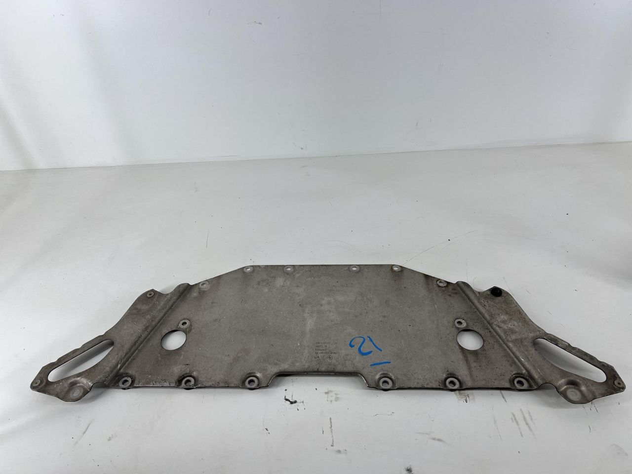 защита двигателя BMW i3 L01 2016, правый руль, 31106858282 - фото №1