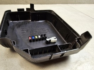 крышка блока предохранителей Fiat 124 Spider 1 поколение 2020, 1.4 л., АКПП, красный, кабриолет, задний привод, N2436676YB