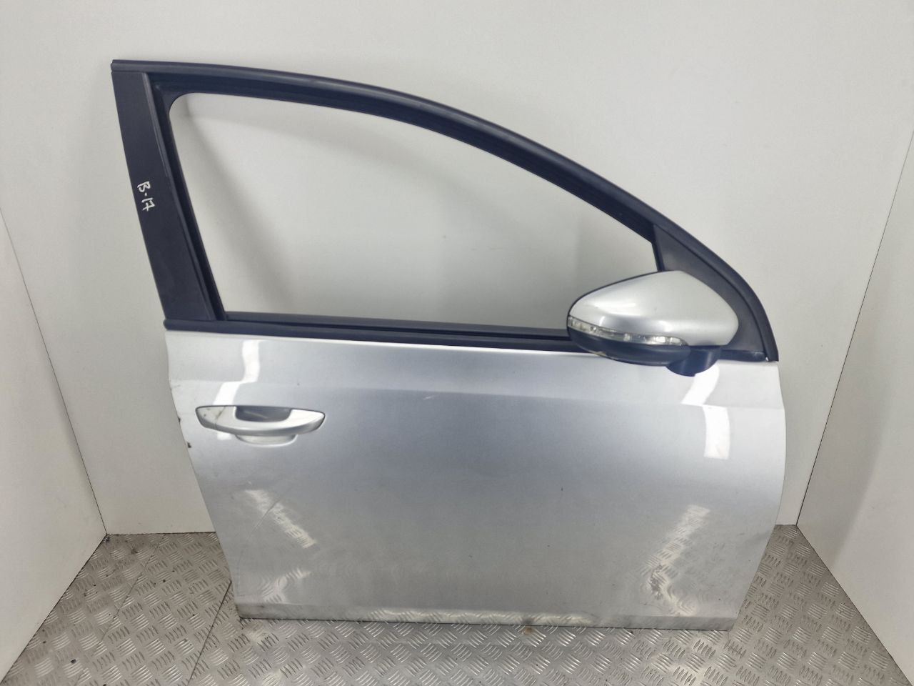 дверь передняя правая Volkswagen Golf 6 поколение 2010, 1.4 л., TSI, бензин, МКПП, передний привод - фото №1