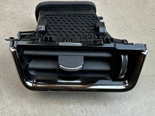 дефлектор обдува салона Land Rover Range Rover Evoque L551 2020, 2.0 л., бензин, АКПП, белый, внедорожник 5 дв., полный привод, правый руль, K8D2018B09DC