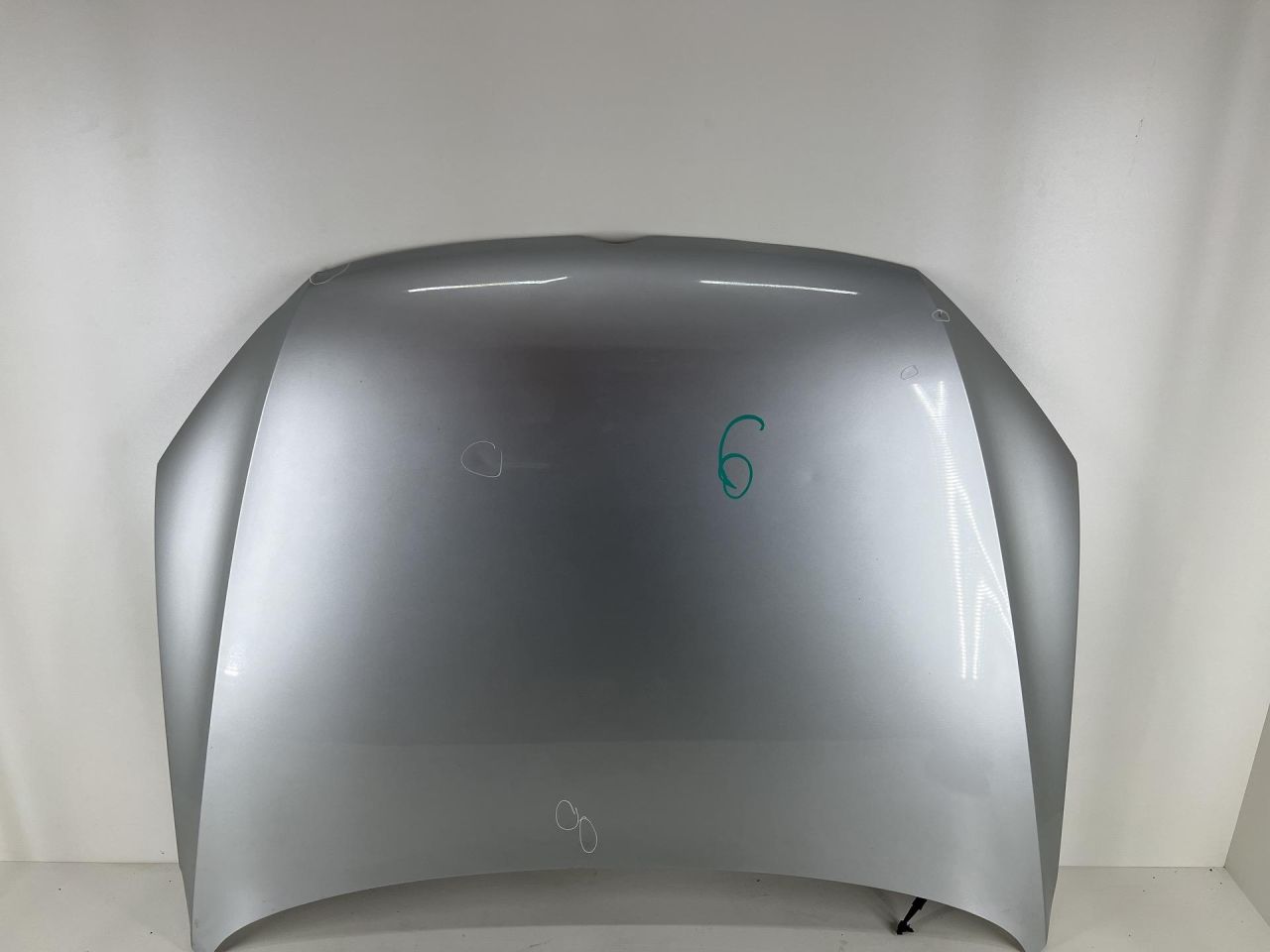 капот Volkswagen Passat B7 2013, 1.8 л., TFSI, CDAA, бензин, серебро, передний привод, правый руль, 3AA823031 - фото №1