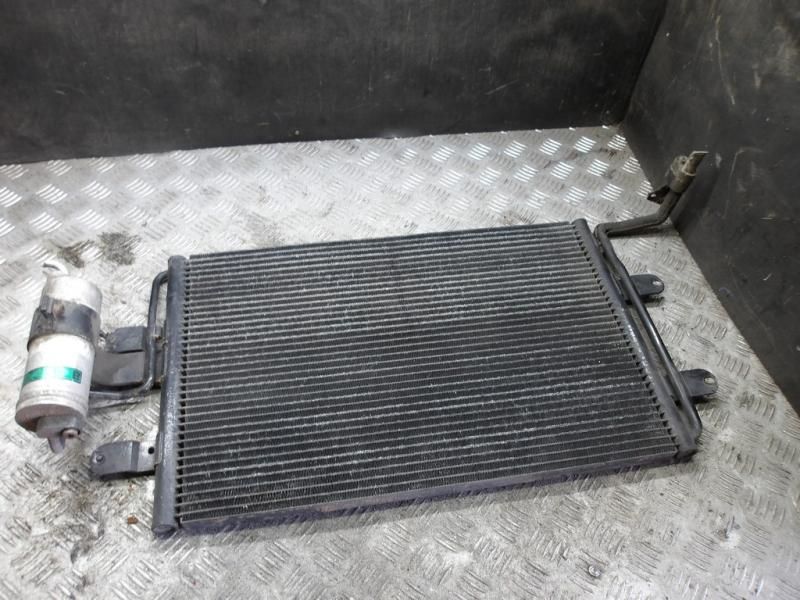 радиатор кондиционера Volkswagen Golf 3 поколение 1999, 1J0820411D - фото №1