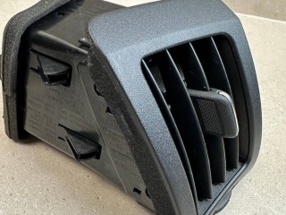 дефлектор обдува салона Infiniti G 4 поколение [рестайлинг] 2013, 3.7 л., VQ37VHR, бензин, АКПП, черный, кабриолет, задний привод, 68760JK00C