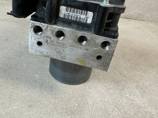 блок ABS Infiniti G 4 поколение [рестайлинг] 2013, 3.7 л., VQ37VHR, бензин, АКПП, черный, кабриолет, задний привод, 476603LZ6B