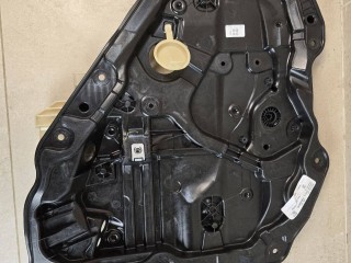 стеклоподъемник задний правый Jeep 2021, 2.0 л., бензин, АКПП, серебристый, внедорожник 5 дв., полный привод, правый руль, 68301948AA