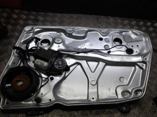 стеклоподъемник электрический передний правый Volkswagen Passat B5 [рестайлинг] 2002, 2.0 л., бензин, МКПП, универсал