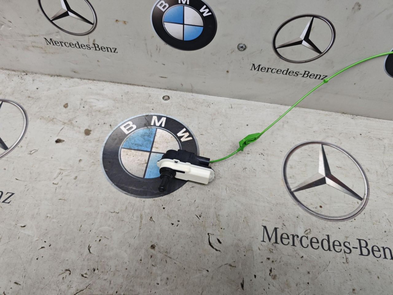 активатор замка крышки топливного бака BMW XM G09 2023, 4.4 л., бензин, c5y, полный привод, 9447698 - фото №1