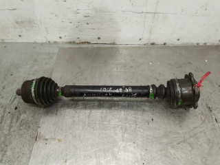 полуось передняя правая (приводной вал, ШРУС) Volkswagen Passat B5 (1996 - 2001), 2.0 л., бензин, АКПП, седан