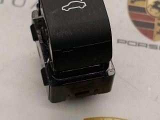кнопка открытия багажника Audi A6 C8 2022, 2.0 л., бензин, 4K0959831