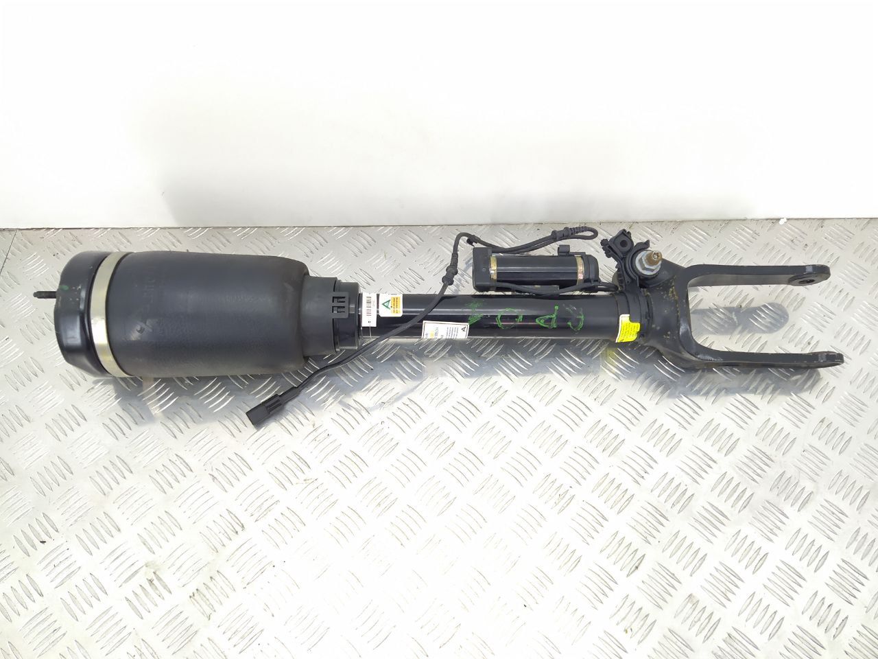 пневмостойка передняя Mercedes-Benz M-Класс W164 2005, 3.0 л., CDi, дизель, АКПП, внедорожник 5 дв., полный привод - фото №1