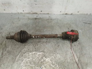 полуось передняя левая (приводной вал, ШРУС) Volkswagen Golf 4 поколение 1998, 1.4 л., бензин, 5МКПП, хетчбэк 5 дв.