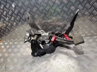 педаль тормоза Chevrolet Equinox 3 поколение 2020, 1.5 л., бензин, АКПП, внедорожник 5 дв., передний привод