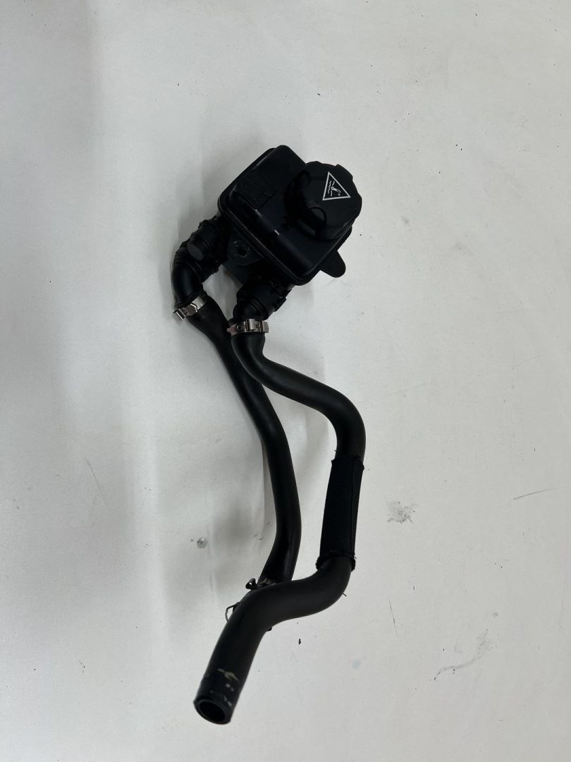 бачок расширительный BMW i3 L01 2015, электро, 64129327150 - фото №1