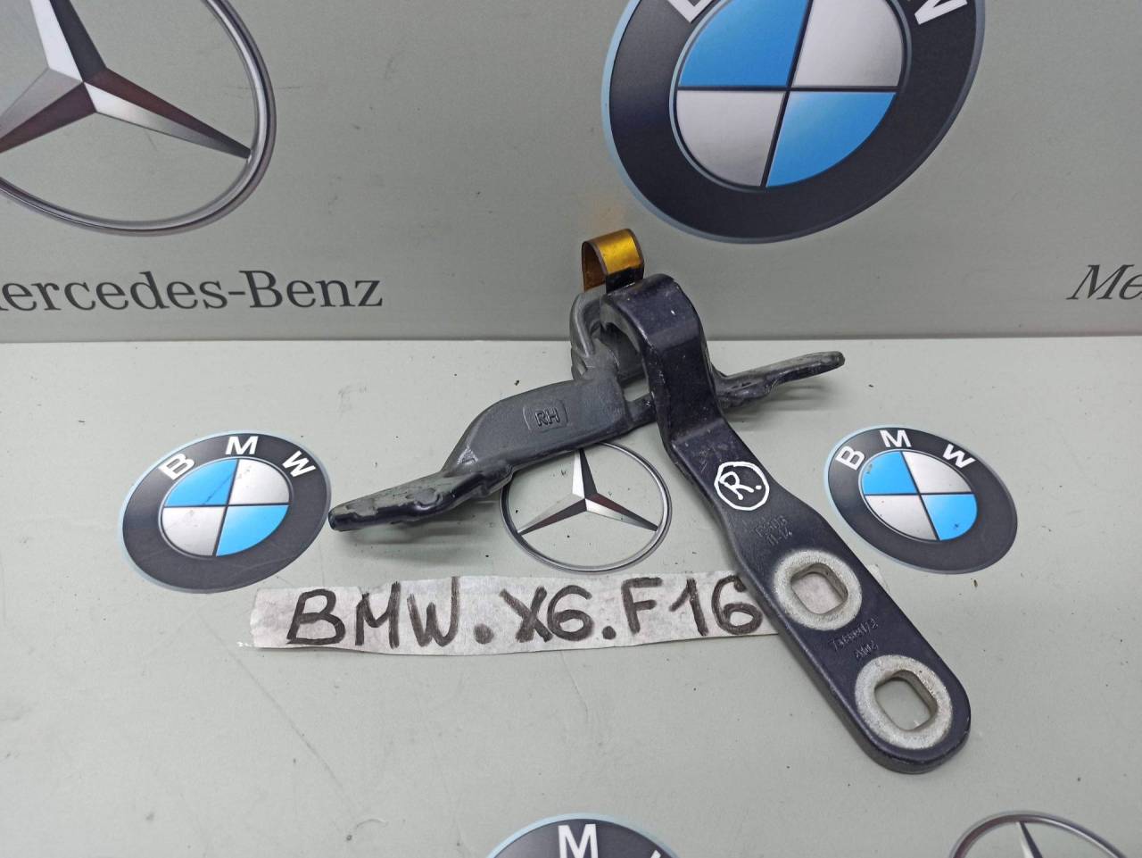 петля крышки багажника BMW X6 F16 2016, 3.0 л., бензин, правый руль, 7318691 - фото №1
