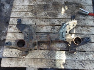 балка подвески передняя (подрамник) Volkswagen Passat B4 1996