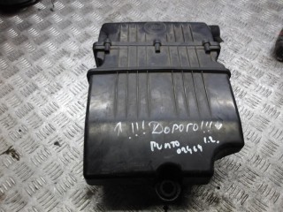 корпус воздушного фильтра Fiat Grande Punto 1 поколение 2007, 1.2 л., бензин, МКПП, хетчбэк 5 дв., 51773400