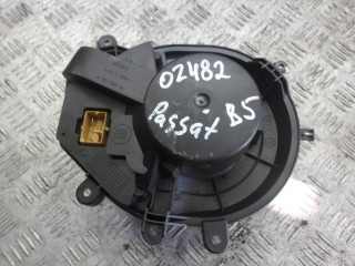 моторчик печки Volkswagen Passat B5 [рестайлинг] 2004, 1.6 л., бензин, МКПП, седан, 8D1820021