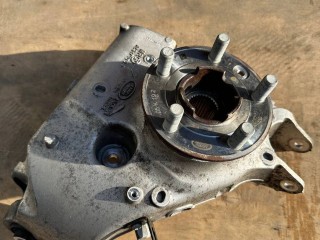 кулак задний правый Land Rover Range Rover Evoque L551 2020, 2.0 л., бензин, АКПП, белый, внедорожник 5 дв., полный привод, правый руль, LR114257